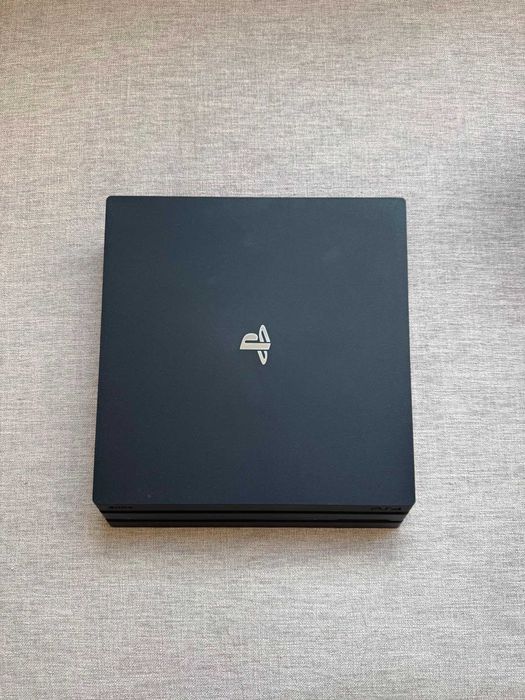 PS4 Pro 1TB + 2 Comandos dualshock Originais – Como Nova