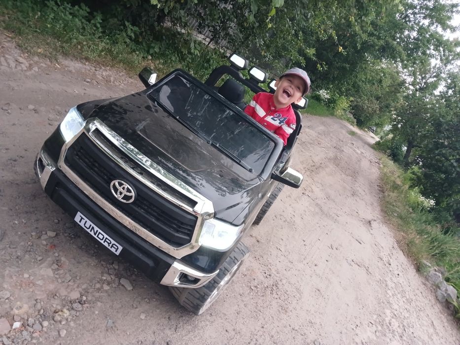 Дитячий двомісний електромобіль TOYOTA TUNDRA