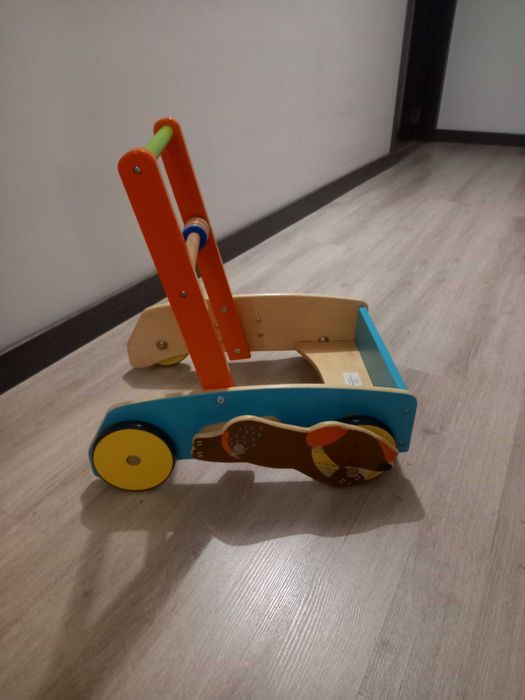 Brinquedos bebé  - carro e mesa se atividades, andarilho de madeira