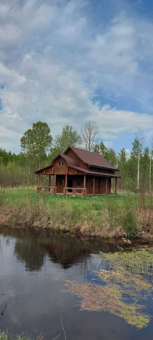 Іванківська ОТГ, панський маєток з озерами і ділянкою 4.50 га.