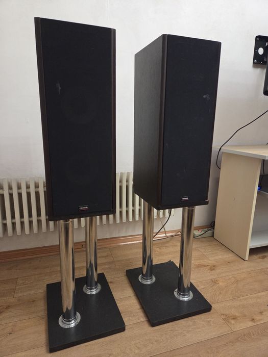 Колонки " Microlab" з вбубованим підсилювачем звуку на ніжках.