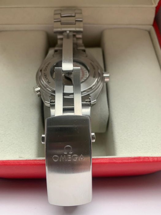 Omega automat k L o n