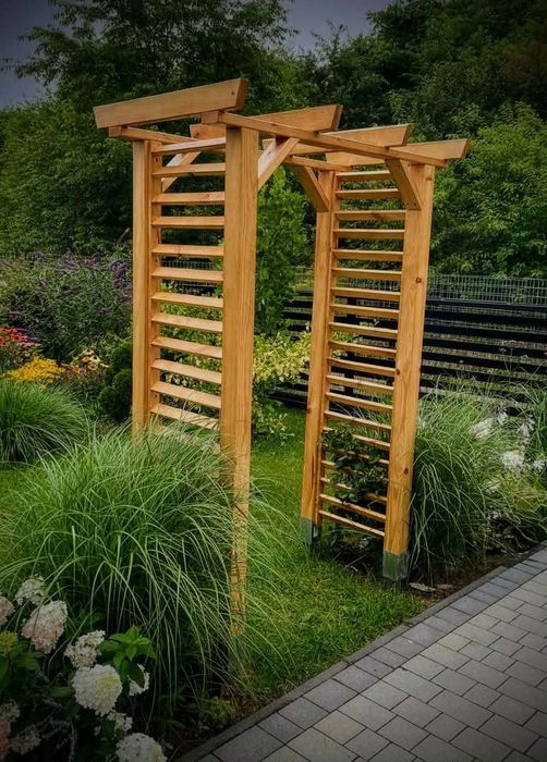 Pergola ogrodowa drewniana