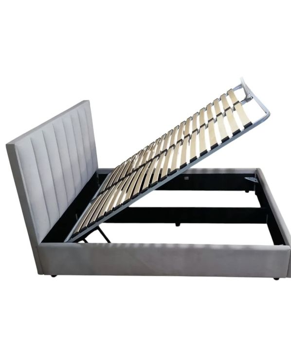 Кровать с мягким изголовьем