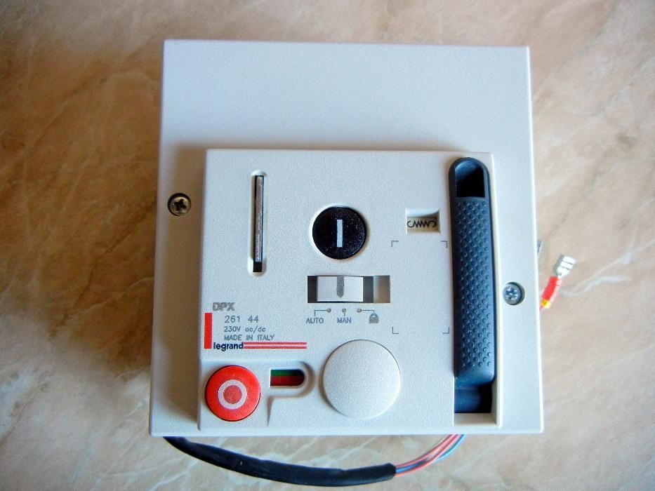 Электродвигательный привод для автоматов Legrand DPX 630/261 44