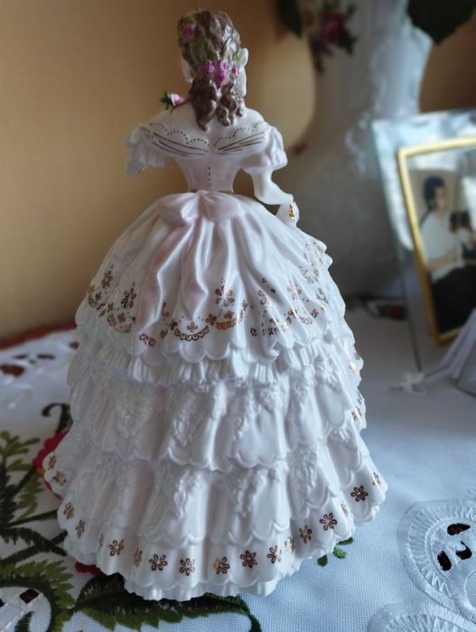 Dama porcelanowa Total Worcester The Fairest Rose 23 cm