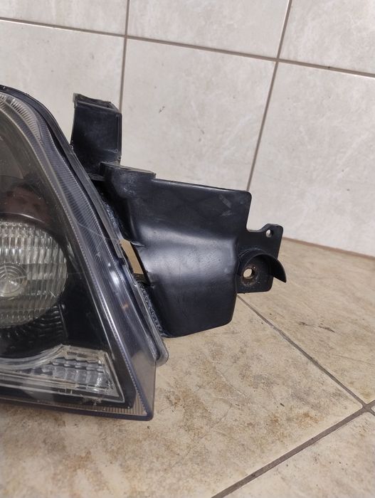 Mitsubishi Outlander I 1 lampa prawy przód Europa reflektor wysyłka