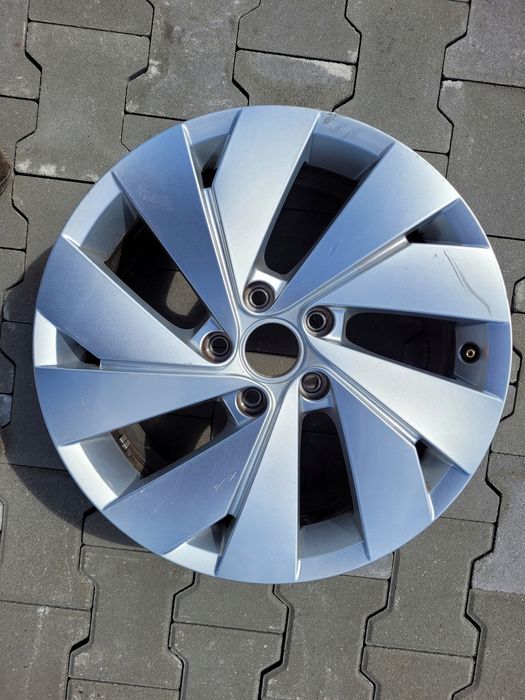 felga aluminiowa vw golf 8 viii 5h0601025c 7.5 x 17 5x112 et 51