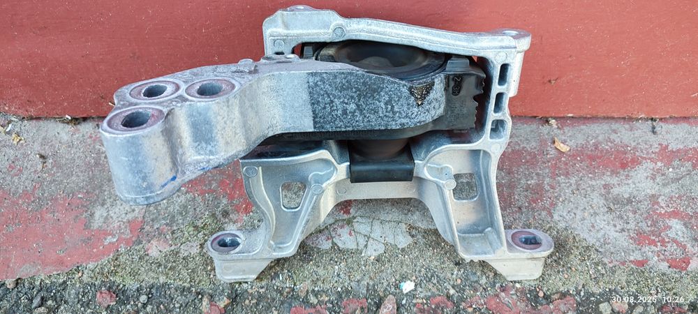 Подушка двигателя Мазда сх50