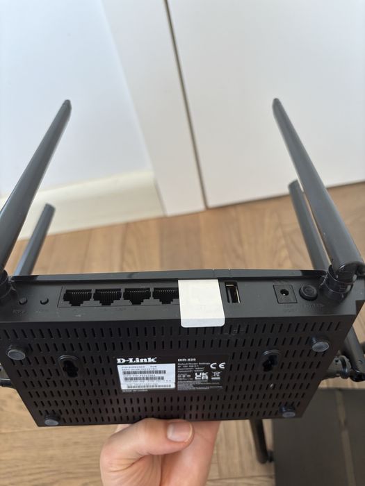 2 rutery D-link dir-825