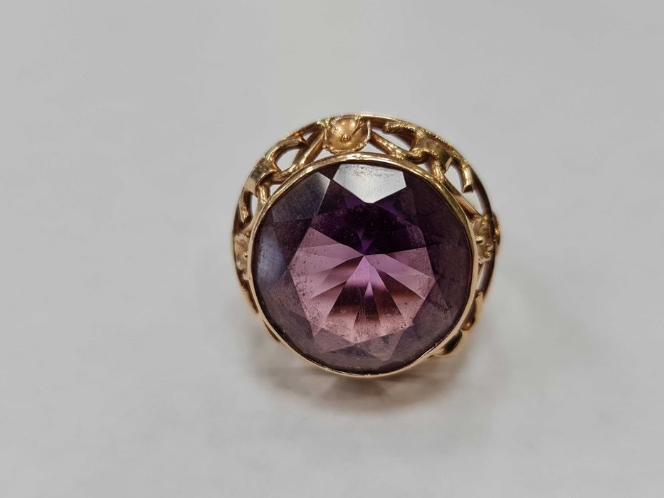 II poł. XX wieku! Złoty pierścionek/ 585/ Ametyst/ 9.28 gram/ R12