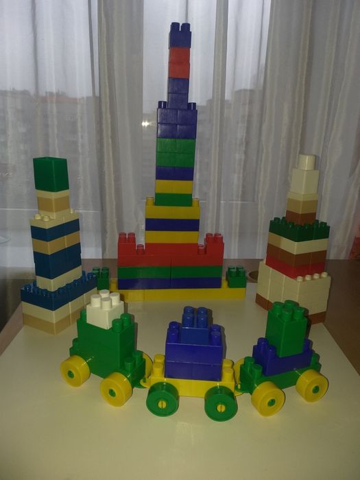 Конструктор пластмассовый для самых маленьких