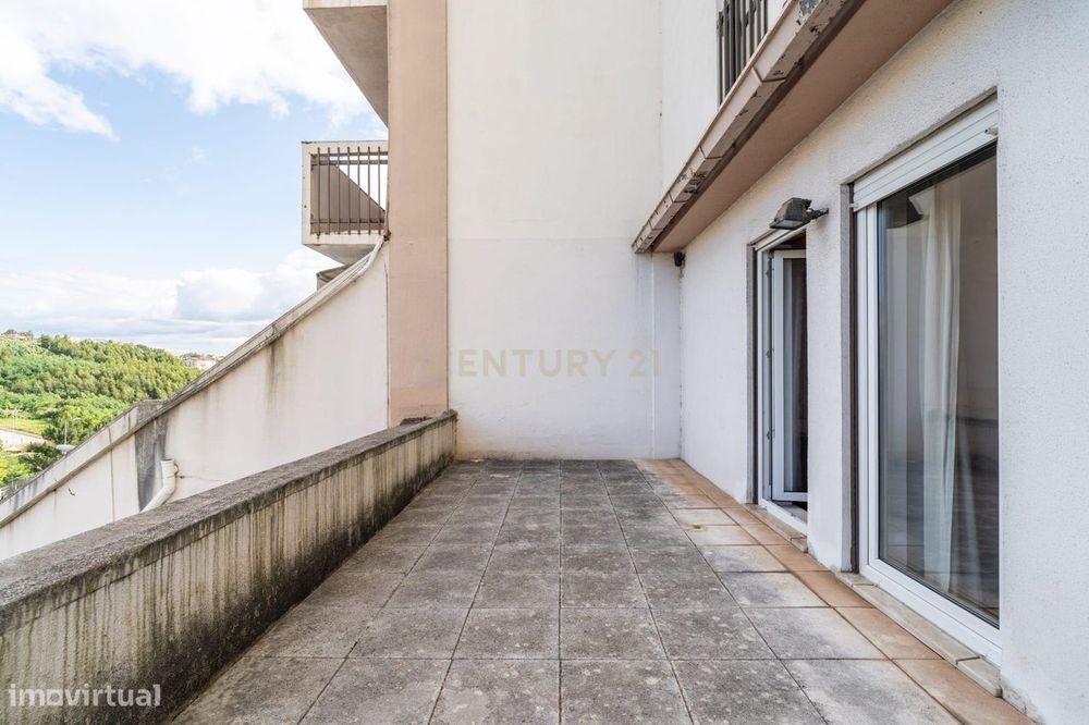 T3 Duplex com 2 Terraços, na Av. Elísio de Moura, em Coimbra