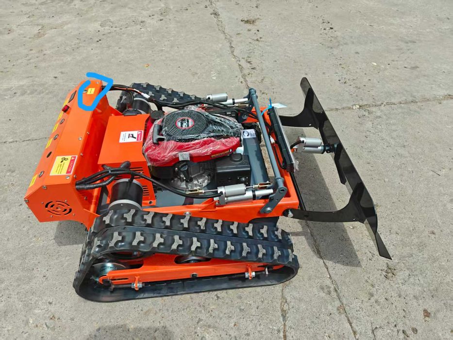 Odśnieżarka / Kosiarka gąsienicowa zdalnie sterowana + pług + oświetle