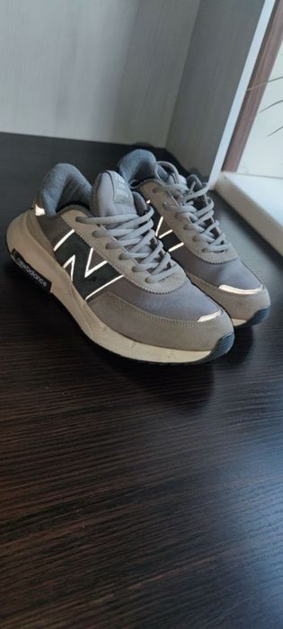 кросівки New Balance розмір 42-43