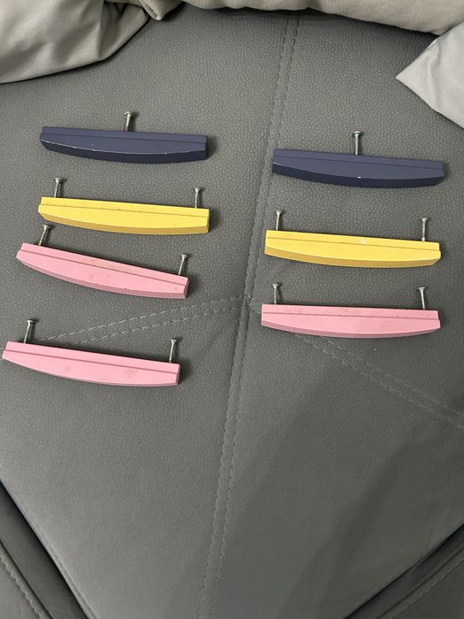 Vendo puxadores para quarto de crianca.