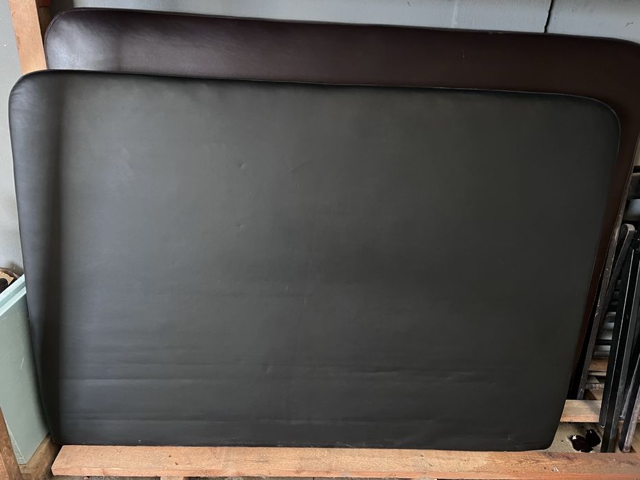 Cabeceira encosto cama em pele