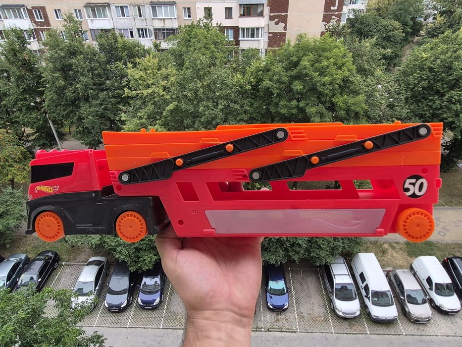 великий автовоз Hot Wheels Mega Hauler
