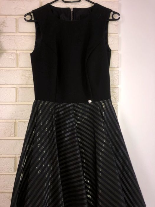 Sukienka koktajlowa SIMPLE