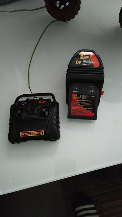 Carro Jeep com radio controle New Bright