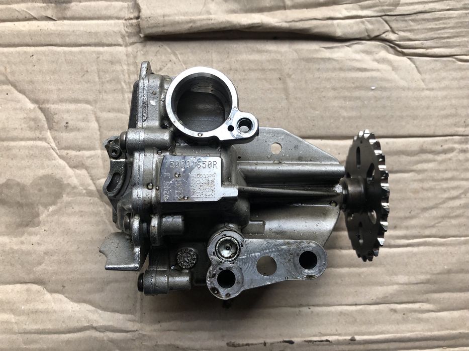 Масляний насос 1.6dCi — Renault (Оригінал)