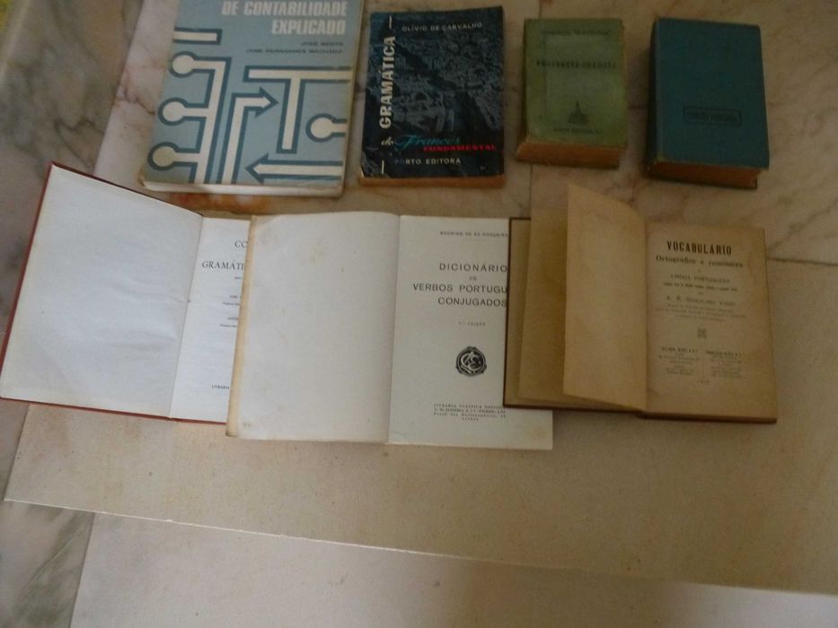 Livros escolares antigos