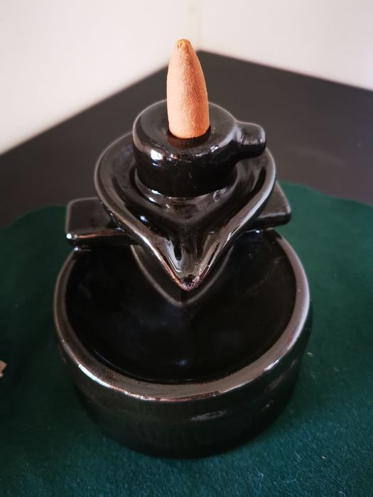 Queimador de incenso cascata de fumo