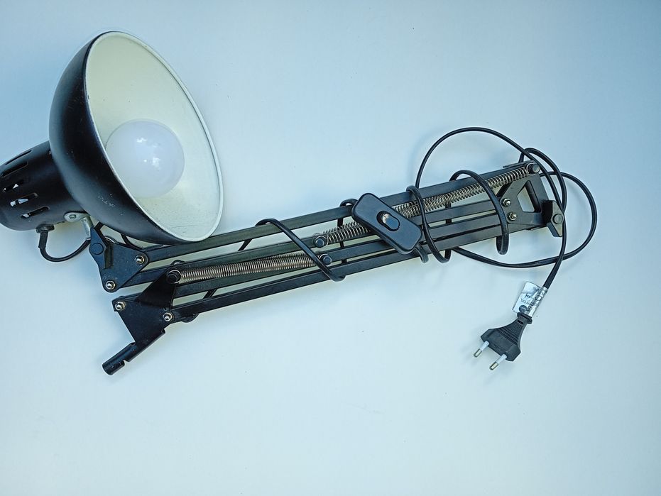 Lampa do stołu czarna