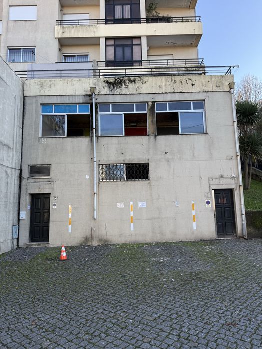 Edificio para remodelação e/ou alteração utilização.