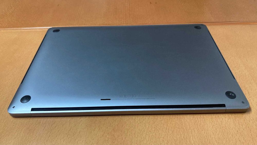 MacBook Pro Retina 15” 2017 - A1707 - i7 / 16 gb / 256 SSD