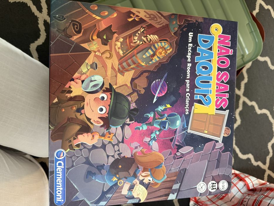 Caixa de jogos com 5 jogos diversos