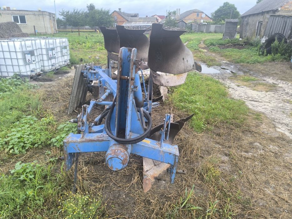 Продам плуг оборотний