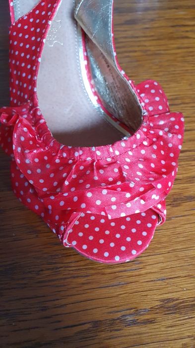 Buciki letnie na koturnie