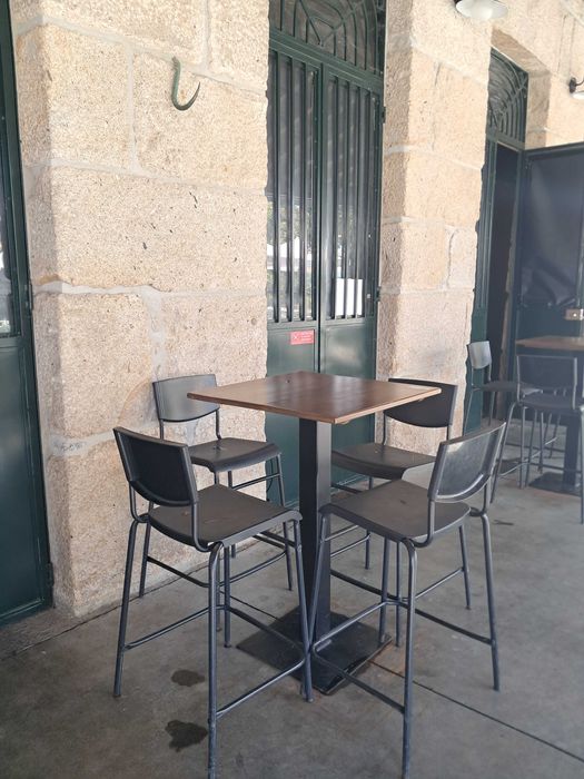 Conjunto Mesa Alta de Bar/Bistrô + 4 Cadeiras (7 conjuntos disponíveis)