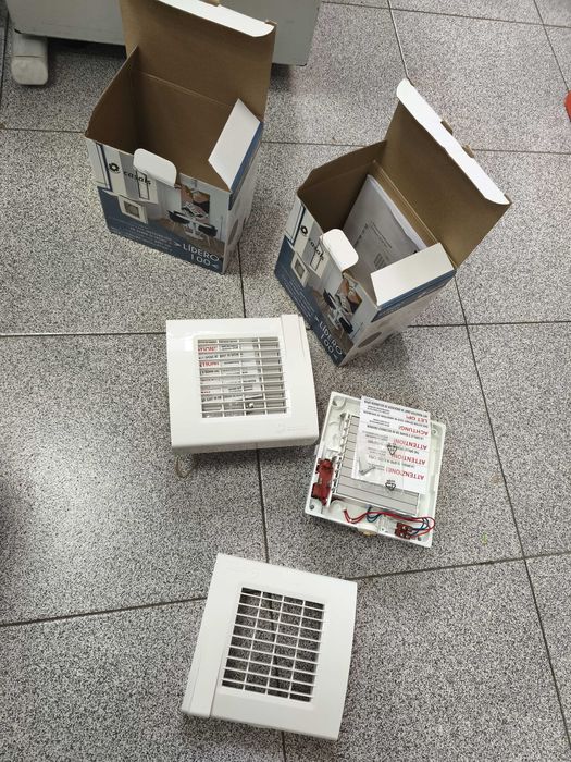 Extractor with Anti-Backflow Shutter (Two Units)64285172019713121