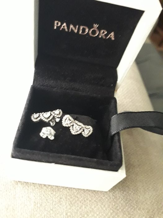 Brincos pandora prata 3 corações