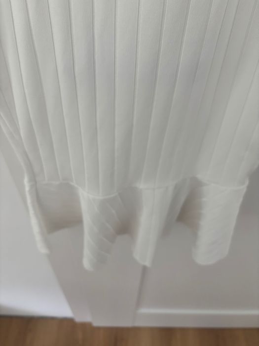 Biała sukienka boho