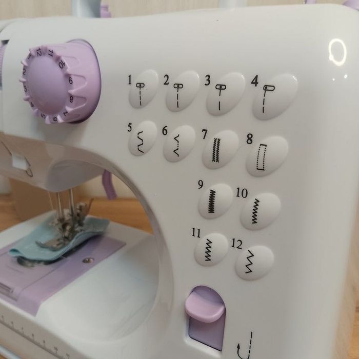 Швейная машинка Happy Home Digital Sewing Machine FHSM-505A Pro 12 в 1