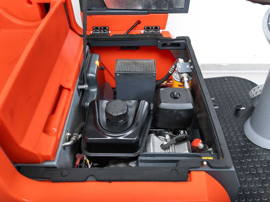 Zamiatarka Hako Sweepmaster P980 R BENZYNA 2017r 647h 5700m²h 30000net