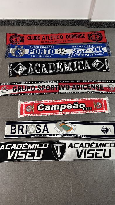 Cachecois de futebol de varios clubes alguns raros