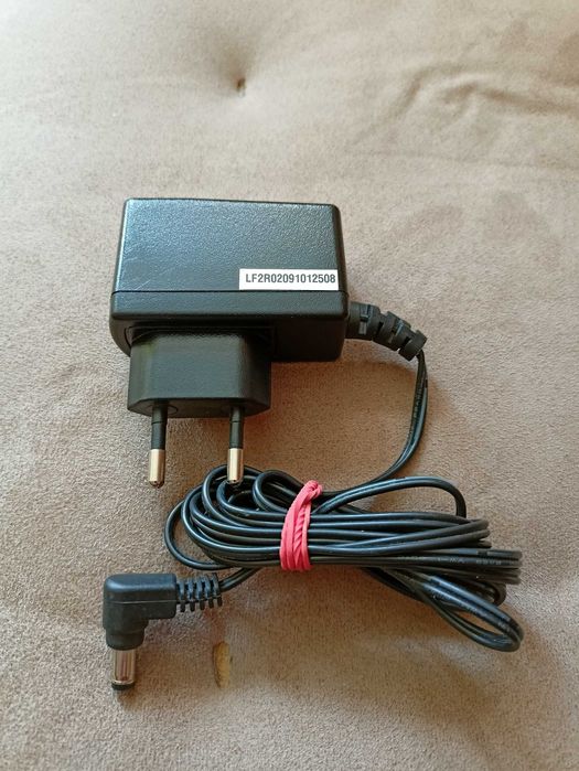 Ładowarka / Zasilacz / D - Link - model AF0605E