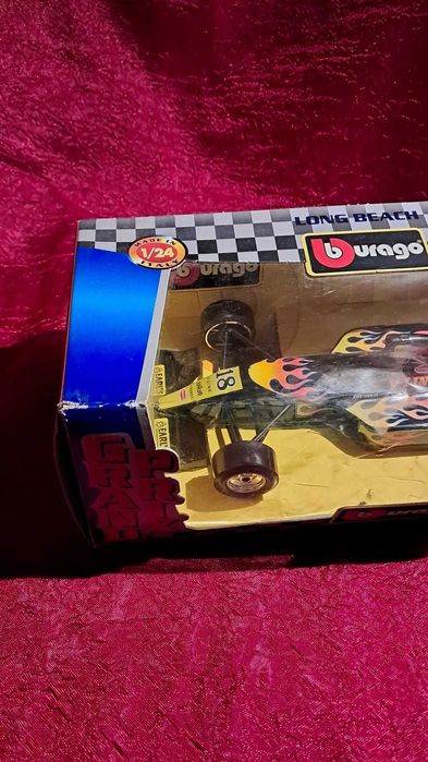 Carro Bburago 1:24 – Long Beach Grand Prix – Coleção – Made in Italy