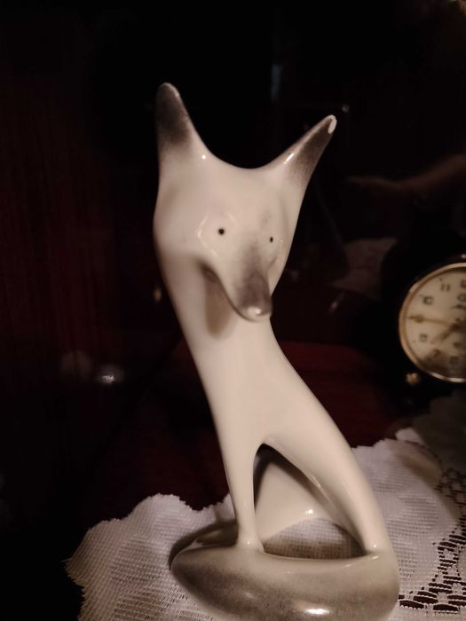 Siedzący lis figurka