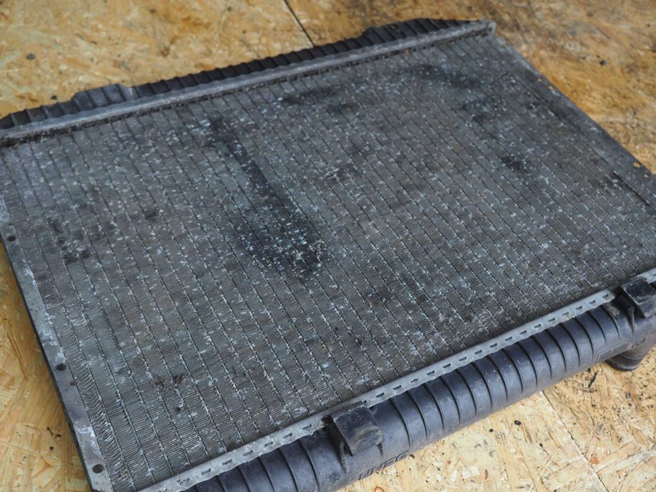 Chłodnica wody Behr mercedes W126 500