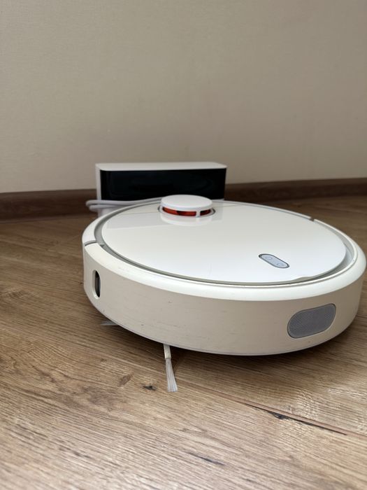 Продам MI ROBOT VACUUM( роботпылесос)