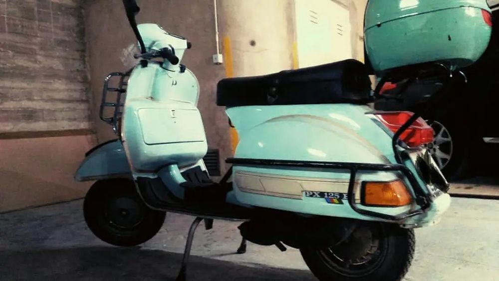 Vendo Vespa Piaggio 125 PXE (1982) clássico em excelente estado
