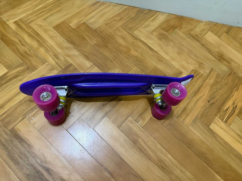 Skate Cruiser de Plástico 22" Roxo, rodas rosa, pronto a andar