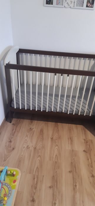 Łóżeczko dziecięce z materacem