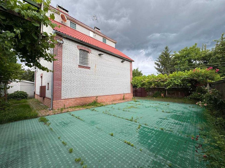 продаж будинку Українка