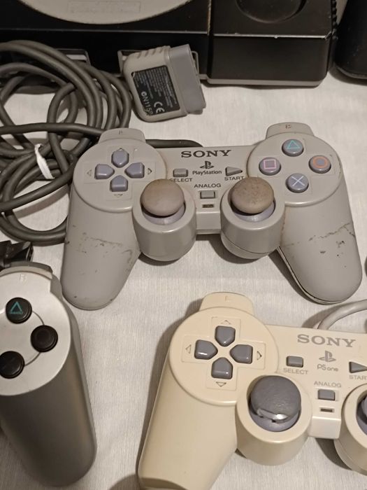 Conjunto Playstation 1 PS1::consola e volante e comandos